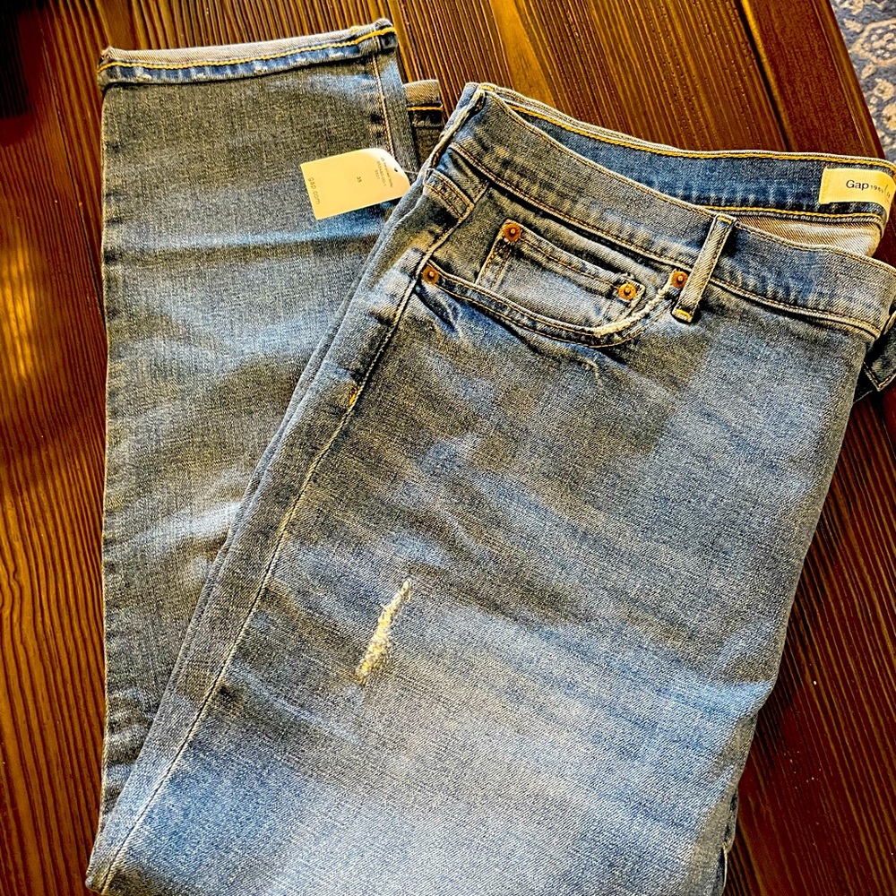 NWT Gap cropped girlfriend jeans Size 35